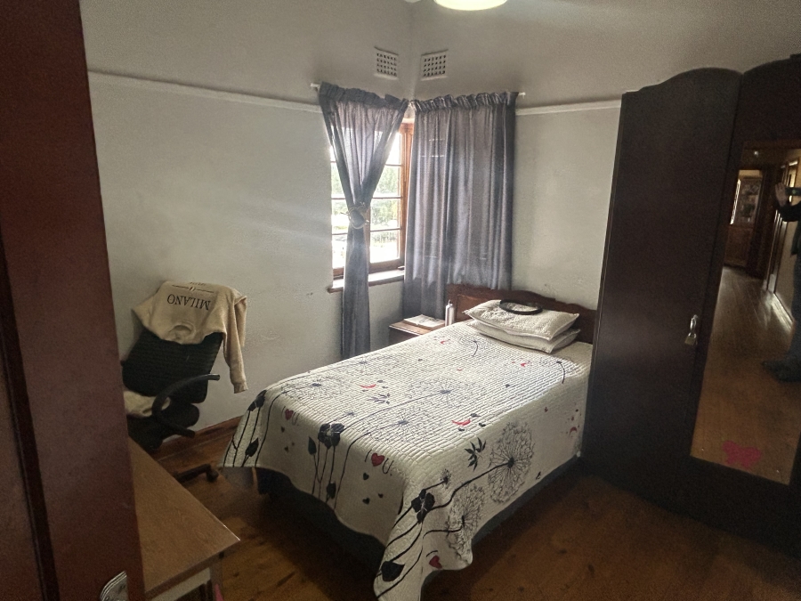 6 Bedroom Property for Sale in Uitsig Western Cape